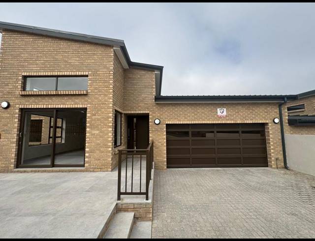 3 BEDROOM TOWNHOUSE FOR SALE IN DANA BAY